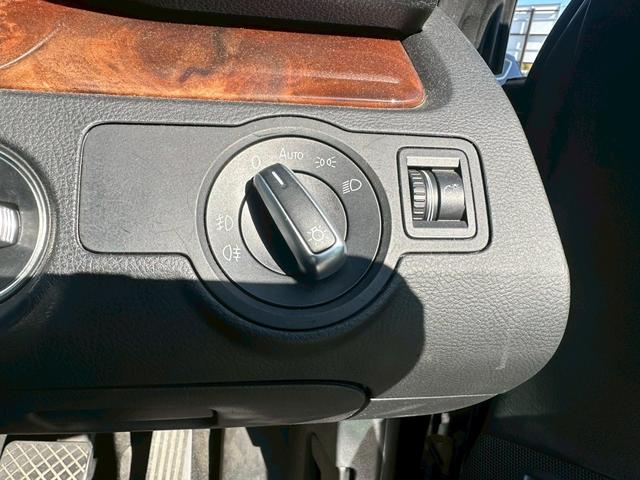 パサートＣＣ ２．０ＴＳＩ　革シート　純正ナビ　バックカメラ　テレビ　アルミホイール　１９インチ　エアコン　ＥＴＣ　プッシュスタート　スマートキー　パワーウィンドウ（47枚目）