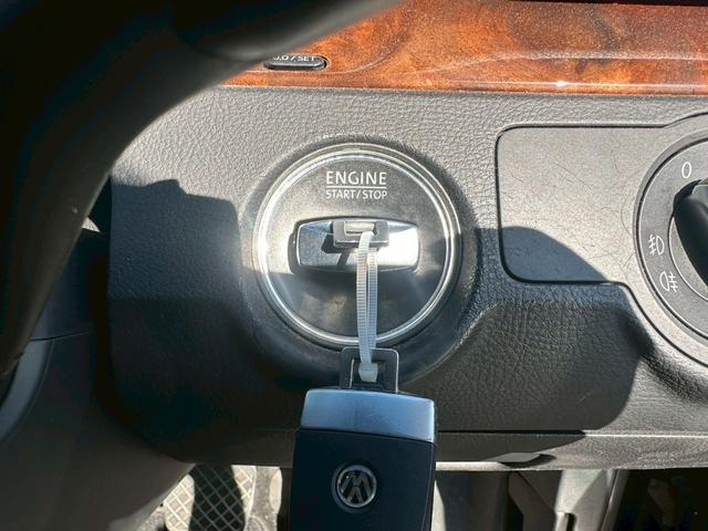 パサートＣＣ ２．０ＴＳＩ　革シート　純正ナビ　バックカメラ　テレビ　アルミホイール　１９インチ　エアコン　ＥＴＣ　プッシュスタート　スマートキー　パワーウィンドウ（48枚目）