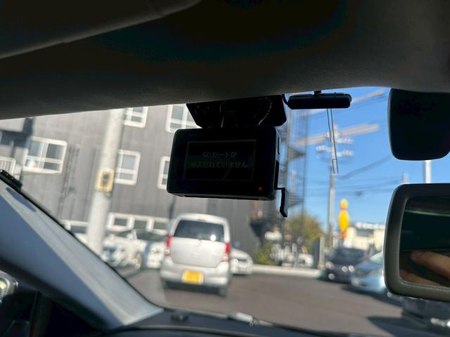 パサートＣＣ ２．０ＴＳＩ　革シート　純正ナビ　バックカメラ　テレビ　アルミホイール　１９インチ　エアコン　ＥＴＣ　プッシュスタート　スマートキー　パワーウィンドウ（51枚目）