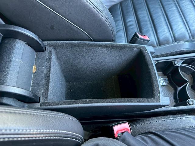 パサートＣＣ ２．０ＴＳＩ　革シート　純正ナビ　バックカメラ　テレビ　アルミホイール　１９インチ　エアコン　ＥＴＣ　プッシュスタート　スマートキー　パワーウィンドウ（54枚目）