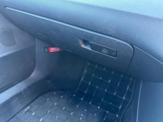 パサートＣＣ ２．０ＴＳＩ　革シート　純正ナビ　バックカメラ　テレビ　アルミホイール　１９インチ　エアコン　ＥＴＣ　プッシュスタート　スマートキー　パワーウィンドウ（55枚目）