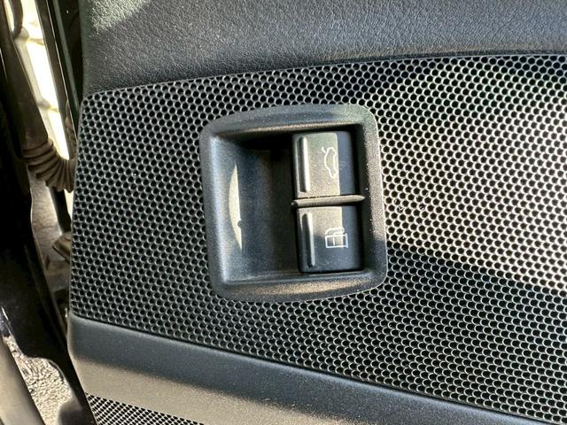 パサートＣＣ ２．０ＴＳＩ　革シート　純正ナビ　バックカメラ　テレビ　アルミホイール　１９インチ　エアコン　ＥＴＣ　プッシュスタート　スマートキー　パワーウィンドウ（57枚目）