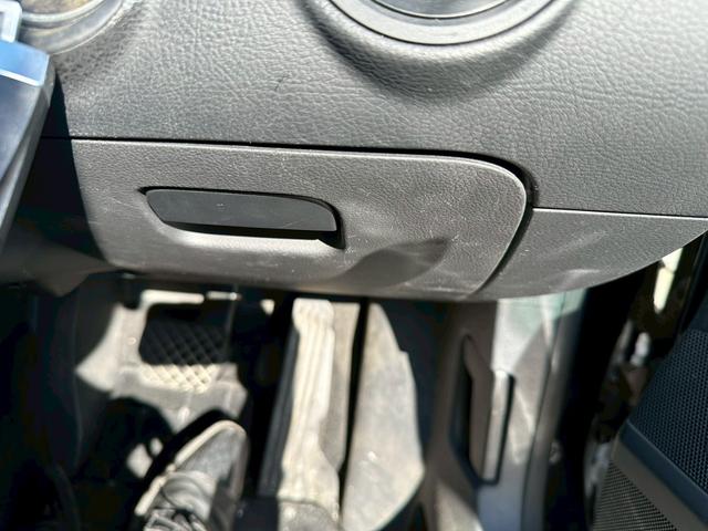 パサートＣＣ ２．０ＴＳＩ　革シート　純正ナビ　バックカメラ　テレビ　アルミホイール　１９インチ　エアコン　ＥＴＣ　プッシュスタート　スマートキー　パワーウィンドウ（59枚目）