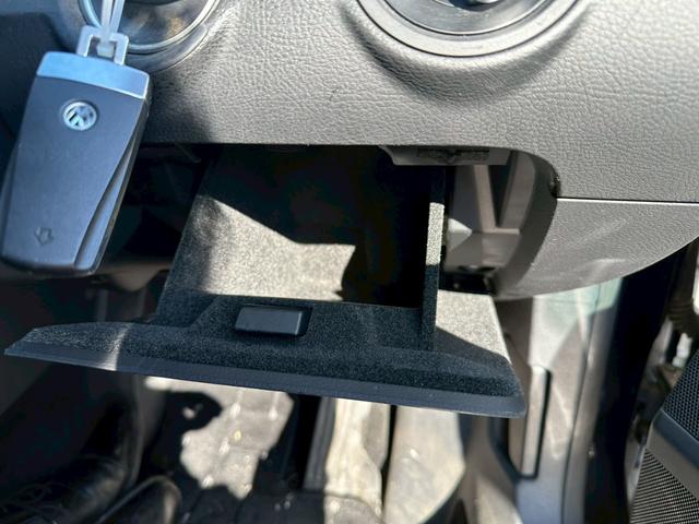 パサートＣＣ ２．０ＴＳＩ　革シート　純正ナビ　バックカメラ　テレビ　アルミホイール　１９インチ　エアコン　ＥＴＣ　プッシュスタート　スマートキー　パワーウィンドウ（60枚目）