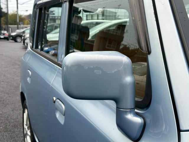 アルトラパン Ｘ２　社外１４インチアルミホイール　ＨＩＤヘッドライト　マニュアルエアコン　キーレス　パワーステアリング　パワーウィンドウ　エアバッグ（14枚目）