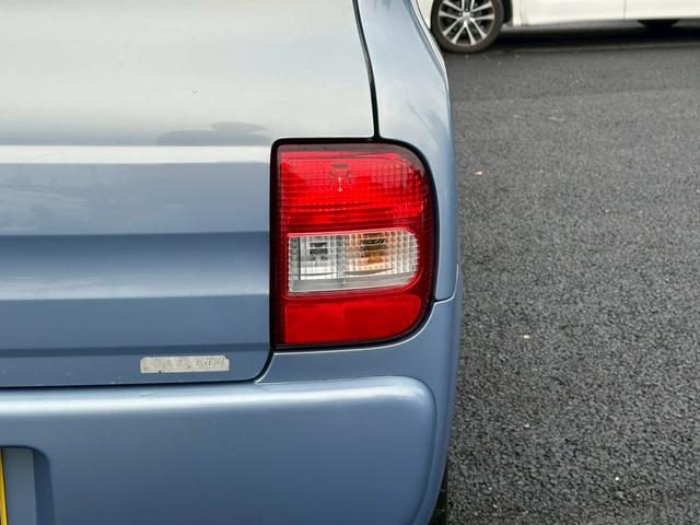 アルトラパン Ｘ２　社外１４インチアルミホイール　ＨＩＤヘッドライト　マニュアルエアコン　キーレス　パワーステアリング　パワーウィンドウ　エアバッグ（18枚目）