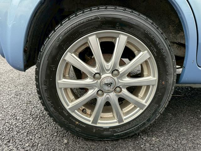 アルトラパン Ｘ２　社外１４インチアルミホイール　ＨＩＤヘッドライト　マニュアルエアコン　キーレス　パワーステアリング　パワーウィンドウ　エアバッグ（21枚目）