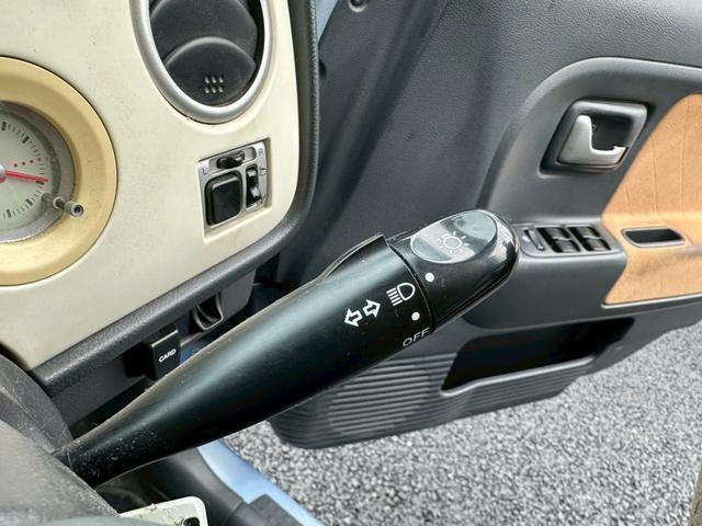 アルトラパン Ｘ２　社外１４インチアルミホイール　ＨＩＤヘッドライト　マニュアルエアコン　キーレス　パワーステアリング　パワーウィンドウ　エアバッグ（29枚目）