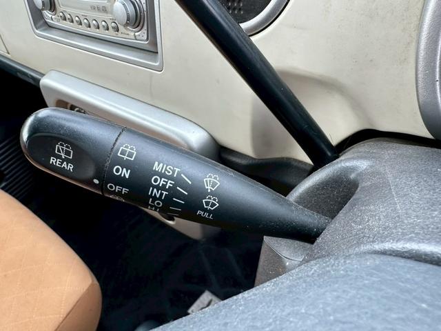 アルトラパン Ｘ２　社外１４インチアルミホイール　ＨＩＤヘッドライト　マニュアルエアコン　キーレス　パワーステアリング　パワーウィンドウ　エアバッグ（30枚目）