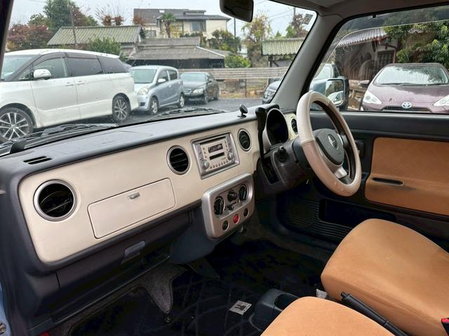 アルトラパン Ｘ２　社外１４インチアルミホイール　ＨＩＤヘッドライト　マニュアルエアコン　キーレス　パワーステアリング　パワーウィンドウ　エアバッグ（31枚目）