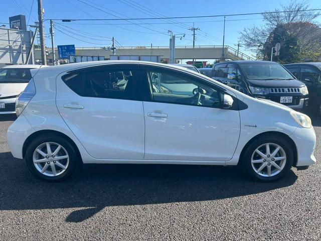 アクア Ｓ　ナビ　テレビ　バックモニター　ＥＴＣ　オートエアコン　スマートキープッシュスタート　電動格納ミラー　ライトレベライザー　純正１５インチアルミホイール（10枚目）