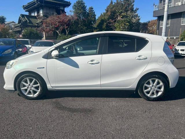 アクア Ｓ　ナビ　テレビ　バックモニター　ＥＴＣ　オートエアコン　スマートキープッシュスタート　電動格納ミラー　ライトレベライザー　純正１５インチアルミホイール（11枚目）