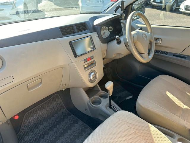 ミラ 　ナビ　ＥＴＣ　オートエアコン　パワーステアリング　パワーウインドウ　１３インチ社外アルミホイール　電動格納ミラー　バイザー（16枚目）