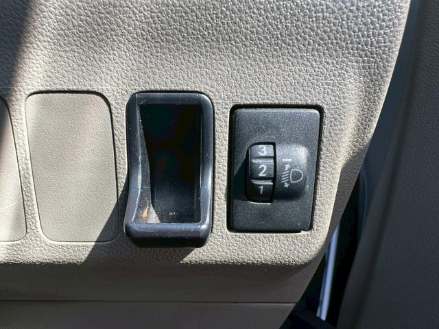 ミラ 　ナビ　ＥＴＣ　オートエアコン　パワーステアリング　パワーウインドウ　１３インチ社外アルミホイール　電動格納ミラー　バイザー（31枚目）