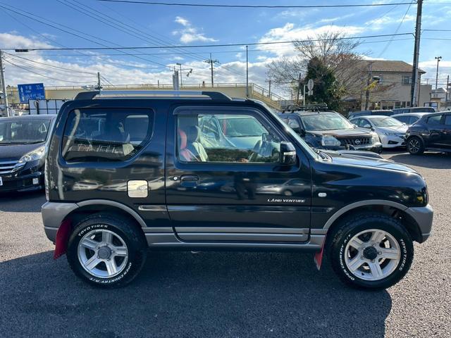 ジムニー ランドベンチャー　ナビ　ＴＶ　バックカメラ　純正１６インチアルミホイール　ＥＴＣ　リモコンキー　　ハーフレザーシート　ドライブレコーダー　Ｂｌｕｅｔｏｏｔｈ（12枚目）