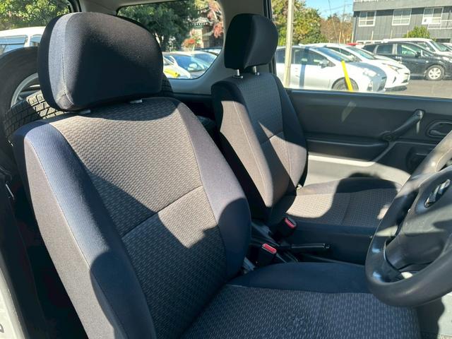 ジムニー ＸＧ　エアコン　４ＷＤ　パワーステアリング　パワーウインドウ　ライトレベライザー　補助ミラー　１６インチタイヤ　スペアタイヤ　リアワイパー（15枚目）