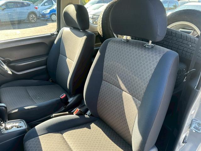 ジムニー ＸＧ　エアコン　４ＷＤ　パワーステアリング　パワーウインドウ　ライトレベライザー　補助ミラー　１６インチタイヤ　スペアタイヤ　リアワイパー（16枚目）