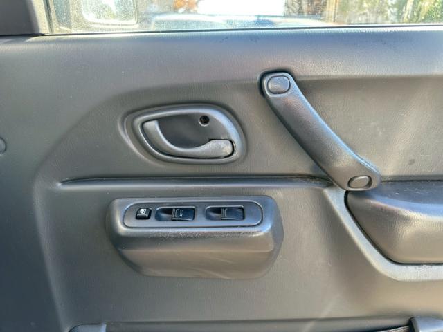 ジムニー ＸＧ　エアコン　４ＷＤ　パワーステアリング　パワーウインドウ　ライトレベライザー　補助ミラー　１６インチタイヤ　スペアタイヤ　リアワイパー（29枚目）