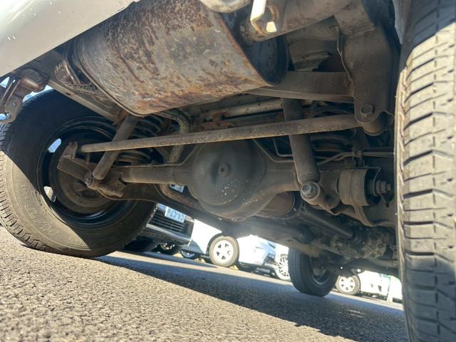 ジムニー ＸＧ　エアコン　４ＷＤ　パワーステアリング　パワーウインドウ　ライトレベライザー　補助ミラー　１６インチタイヤ　スペアタイヤ　リアワイパー（42枚目）