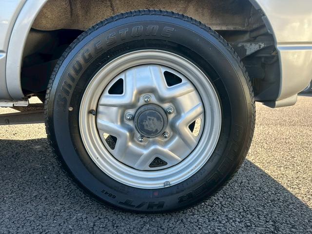 ジムニー ＸＧ　エアコン　４ＷＤ　パワーステアリング　パワーウインドウ　ライトレベライザー　補助ミラー　１６インチタイヤ　スペアタイヤ　リアワイパー（46枚目）