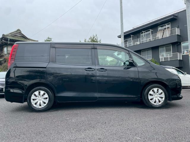 ノア Ｘ　ディライトプラス　ナビ　バックモニター　テレビ　フリップダウンモニター　両側パワースライドドア　オートエアコン　ＥＴＣ　スマートキー　プッシュスタート　アクセサリーソケット　電動格納ドアミラー（9枚目）