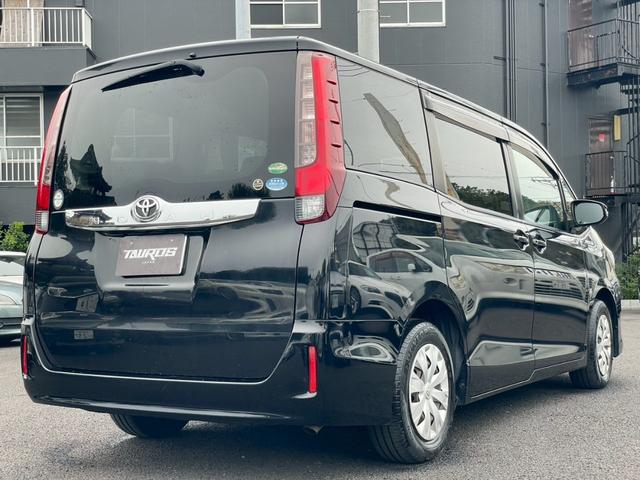 ノア Ｘ　ディライトプラス　ナビ　バックモニター　テレビ　フリップダウンモニター　両側パワースライドドア　オートエアコン　ＥＴＣ　スマートキー　プッシュスタート　アクセサリーソケット　電動格納ドアミラー（10枚目）