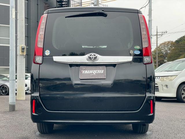 ノア Ｘ　ディライトプラス　ナビ　バックモニター　テレビ　フリップダウンモニター　両側パワースライドドア　オートエアコン　ＥＴＣ　スマートキー　プッシュスタート　アクセサリーソケット　電動格納ドアミラー（11枚目）