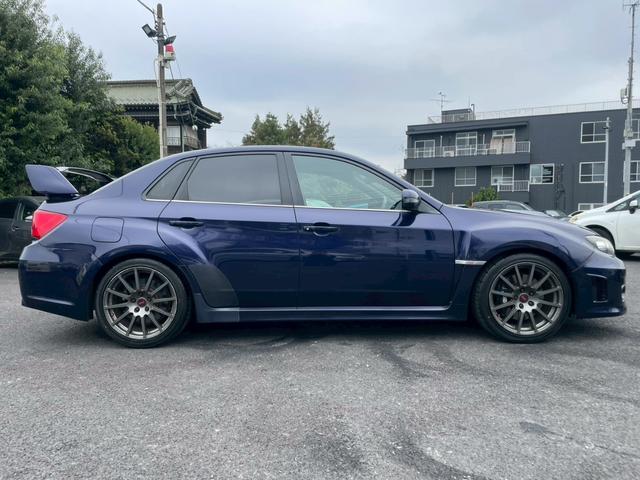 インプレッサ ＷＲＸ　ＳＴｉ　ナビアリ　テレビ　アルミホイール　社外１８インチ　ヘッドライトＨＩＤ　エアコン　ＥＴＣ　スマートキー　プッシュスタート　パワーウィンドウ（10枚目）