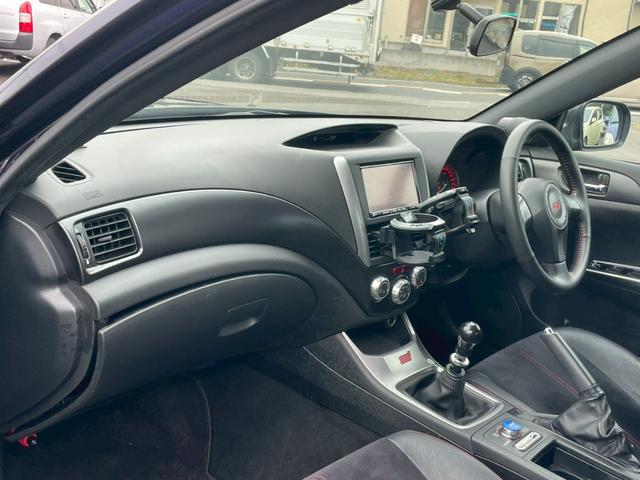 インプレッサ ＷＲＸ　ＳＴｉ　ナビアリ　テレビ　アルミホイール　社外１８インチ　ヘッドライトＨＩＤ　エアコン　ＥＴＣ　スマートキー　プッシュスタート　パワーウィンドウ（29枚目）