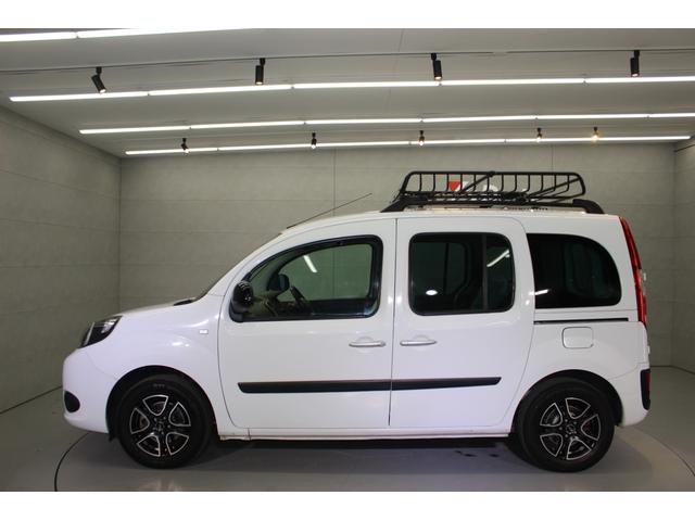 カングー ゼン　１オナ　ディーラー点検記録簿１９枚　ＹＡＫＩＭＡルーフラック　ＣＡＢＡＮＡシート　純正ナビ　リアモニター　ＯＺアルミホイール　ＦＯＣＡＬオーディオ　カロッツェリア製サブウーファー　ＨＩＤヘッドライト（7枚目）