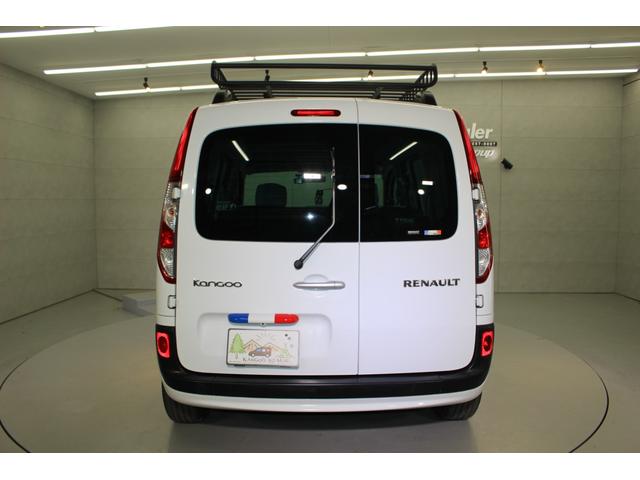 カングー ゼン　１オナ　ディーラー点検記録簿１９枚　ＹＡＫＩＭＡルーフラック　ＣＡＢＡＮＡシート　純正ナビ　リアモニター　ＯＺアルミホイール　ＦＯＣＡＬオーディオ　カロッツェリア製サブウーファー　ＨＩＤヘッドライト（9枚目）