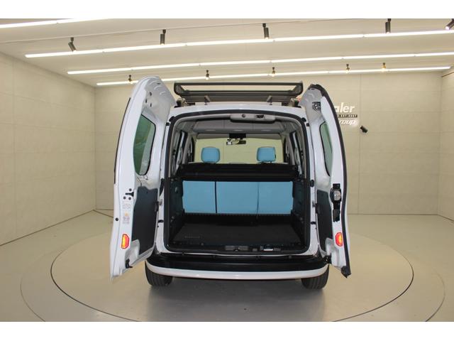 カングー ゼン　１オナ　ディーラー点検記録簿１９枚　ＹＡＫＩＭＡルーフラック　ＣＡＢＡＮＡシート　純正ナビ　リアモニター　ＯＺアルミホイール　ＦＯＣＡＬオーディオ　カロッツェリア製サブウーファー　ＨＩＤヘッドライト（18枚目）