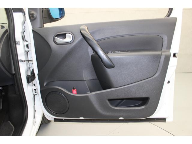 カングー ゼン　１オナ　ディーラー点検記録簿１９枚　ＹＡＫＩＭＡルーフラック　ＣＡＢＡＮＡシート　純正ナビ　リアモニター　ＯＺアルミホイール　ＦＯＣＡＬオーディオ　カロッツェリア製サブウーファー　ＨＩＤヘッドライト（39枚目）