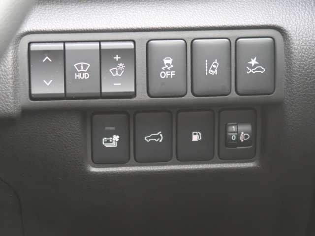 エクリプスクロスPHEV P 元社有車 スマートフォン連携ディスプレー+ナビ 全方位カメラ 三菱コントロール マイパイロット アダクディブクルーズコントロール レーンアシスト 衝突被害軽減ブレーキ 誤発進抑制機能 電動テールゲート(14枚目)