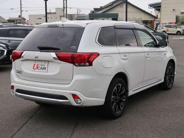 アウトランダーPHEV Gセーフティパッケージ 4WD ワンオーナー 禁煙車 クラリオン製メモリーナビ 全方位カメラ ETC 100V1500W電源 誤発進抑制機能付き衝突被害軽減ブレーキ レーダークルーズコントロール パーキングセンサー シートヒーター(4枚目)