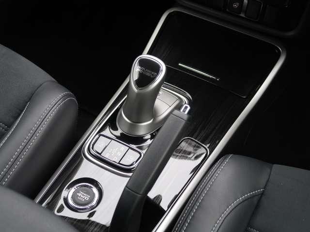 アウトランダーPHEV Gセーフティパッケージ 4WD ワンオーナー 禁煙車 クラリオン製メモリーナビ 全方位カメラ ETC 100V1500W電源 誤発進抑制機能付き衝突被害軽減ブレーキ レーダークルーズコントロール パーキングセンサー シートヒーター(9枚目)