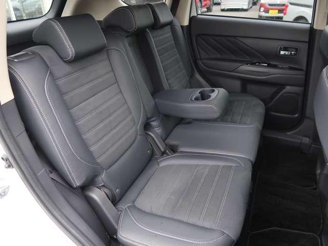 アウトランダーPHEV Gセーフティパッケージ 4WD ワンオーナー 禁煙車 クラリオン製メモリーナビ 全方位カメラ ETC 100V1500W電源 誤発進抑制機能付き衝突被害軽減ブレーキ レーダークルーズコントロール パーキングセンサー シートヒーター(17枚目)