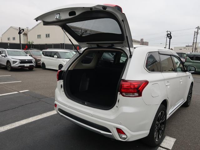 アウトランダーPHEV Gセーフティパッケージ 4WD ワンオーナー 禁煙車 クラリオン製メモリーナビ 全方位カメラ ETC 100V1500W電源 誤発進抑制機能付き衝突被害軽減ブレーキ レーダークルーズコントロール パーキングセンサー シートヒーター(73枚目)