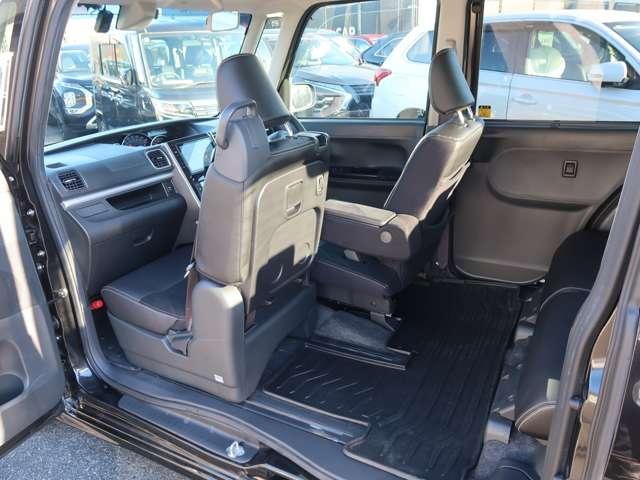 タント カスタムX トップエディションSAII 4WD 禁煙車 純正メモリーナビ フルセグTV バックカメラ ETC 左側センターピラーレス電動スライドドア 誤発進抑制機能付き衝突被害軽減ブレーキ LEDヘッドランプ オートライト アイドリングストップ(3枚目)