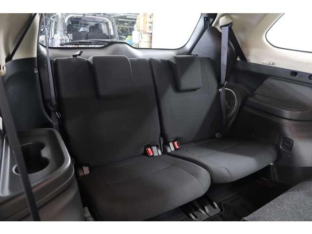 サードシートもあり　３列７人乗り