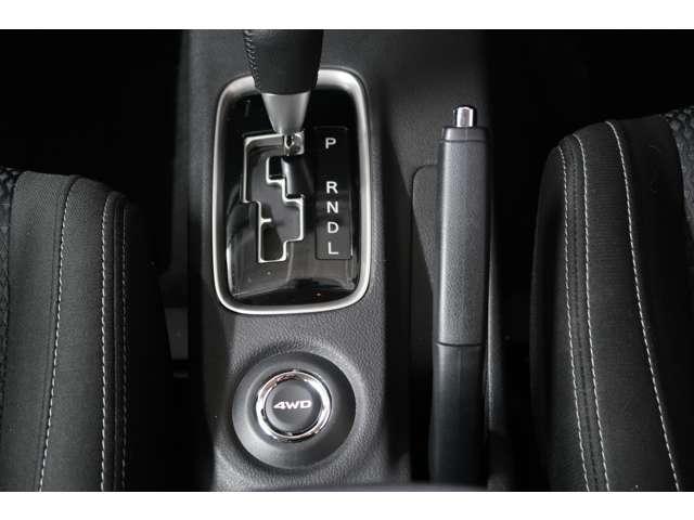 フロアシフト　６速ＣＶＴオートマ