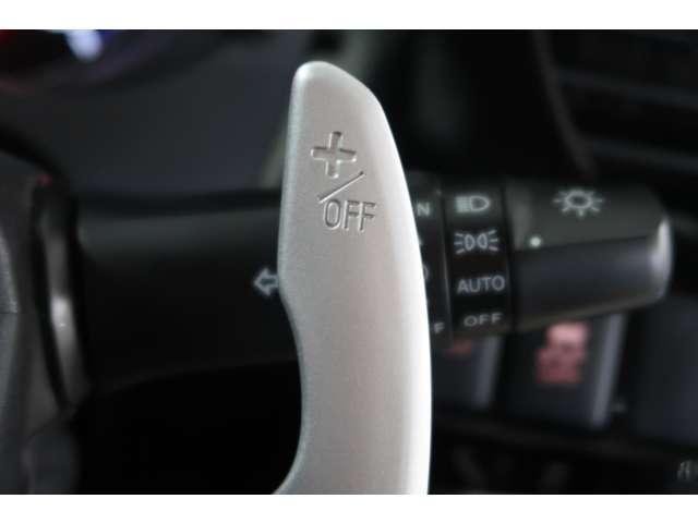 ハンドルから手を放す事無くシフトチェンジ可能　パドルシフト