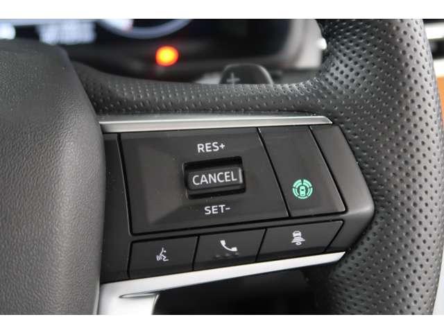 アウトランダーPHEV P 4WD 禁煙 社有車UP 電動パノラマサンルーフ スマホ連携ナビ BOSEサウンドシステム 移動物検知全方位カメラ 本革シート 前席左右パワーシート マイパイロットクルーズコントロール 誤発進抑制機能(4枚目)