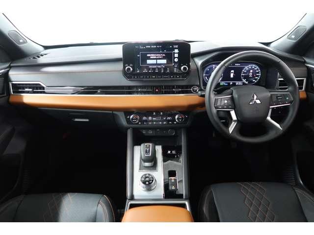 アウトランダーPHEV P 4WD 禁煙 社有車UP 電動パノラマサンルーフ スマホ連携ナビ BOSEサウンドシステム 移動物検知全方位カメラ 本革シート 前席左右パワーシート マイパイロットクルーズコントロール 誤発進抑制機能(7枚目)