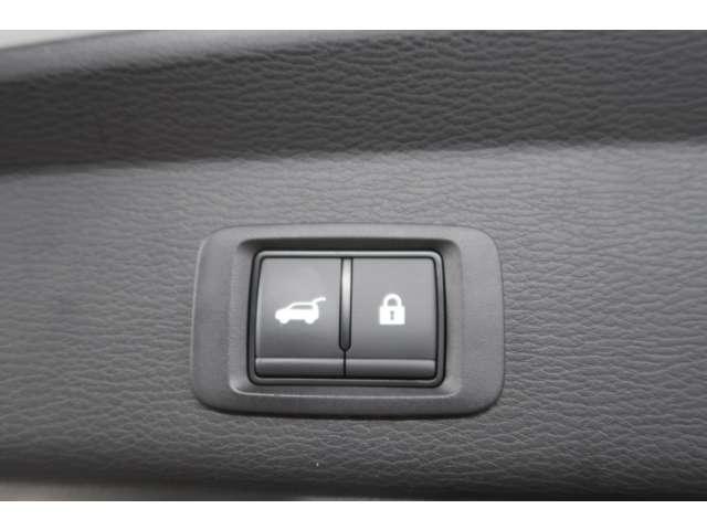 アウトランダーPHEV P 4WD 禁煙 社有車UP 電動パノラマサンルーフ スマホ連携ナビ BOSEサウンドシステム 移動物検知全方位カメラ 本革シート 前席左右パワーシート マイパイロットクルーズコントロール 誤発進抑制機能(18枚目)