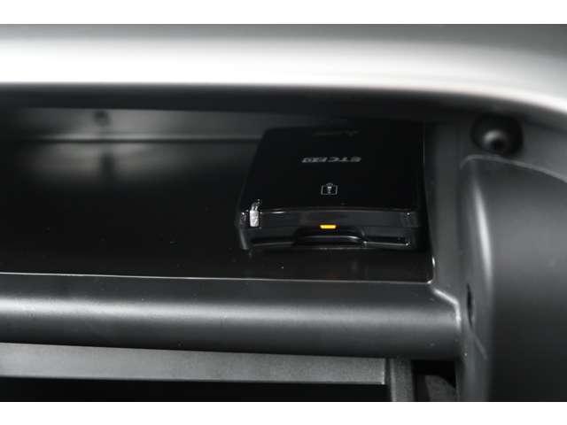 エクリプスクロスPHEV P 電池残容量89% 禁煙車 スマホ連携8型ナビ 全方位カメラ ハーフレザーシート 運転席パワーシート 運転席・助手席シートヒーター ステアリングヒーター レーダークルーズコントロール ETC2.0(4枚目)