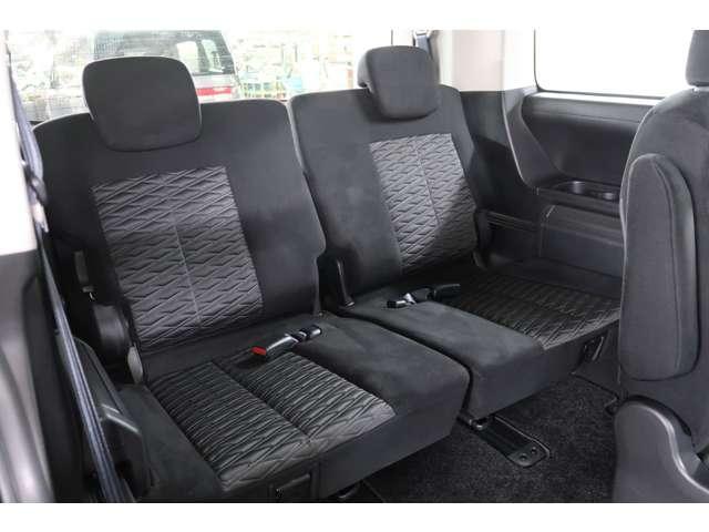 デリカＤ：５ Ｐ　７人乗　ワンオーナー　禁煙車　１０．１型ナビ＋後席モニター　全方位カメラ　ＥＴＣ２．０　電動サイドステップ　電動リヤゲート　ステアリングヒーター　運転席パワーシート　運転席・助手席シートヒーター（10枚目）