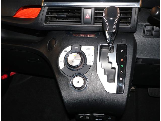 シエンタ ハイブリッドＧ　クエロ　点検記録簿　地デジＴＶ　盗難防止　横滑り防止　ＬＥＤライト　クルコン　スマートキー　ＥＴＣ　バックモニタ　ＤＶＤ　１００Ｖ電源　オ－トエアコン　メモリ－ナビ　エアバッグ　ＡＷ　３列シート　ナビ＆ＴＶ（12枚目）