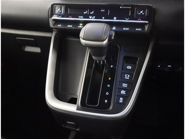 ヴォクシー ハイブリッドＳ－Ｚ　パワーウィンドウ　ＤＶＤ再生機能　インテリキー　横滑防止装置　地デジＴＶ　アクティブクルーズコントロール　フルオートエアコン　リアカメラ　エアバッグ　ＡＢＳ　１００Ｖ充電　ナビＴＶ　ＷＡＣ　キーレス（11枚目）