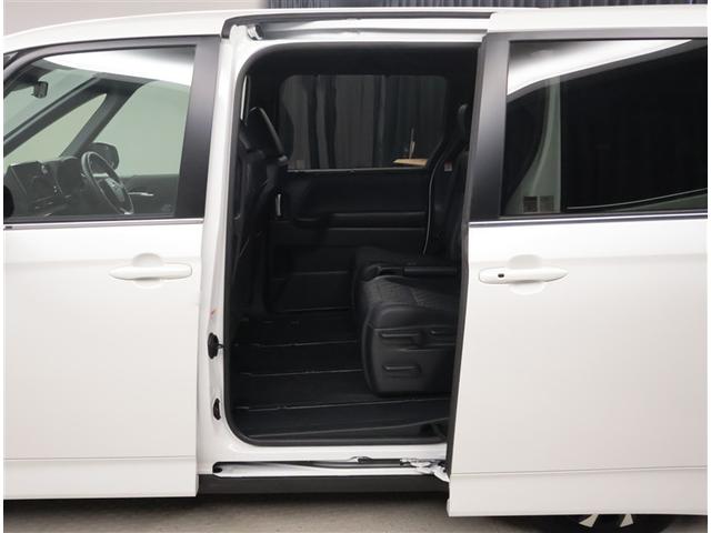 ヴォクシー ハイブリッドＳ－Ｚ　パワーウィンドウ　ＤＶＤ再生機能　インテリキー　横滑防止装置　地デジＴＶ　アクティブクルーズコントロール　フルオートエアコン　リアカメラ　エアバッグ　ＡＢＳ　１００Ｖ充電　ナビＴＶ　ＷＡＣ　キーレス（18枚目）